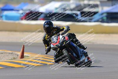 media/Oct-09-2022-SoCal Trackdays (Sun) [[95640aeeb6]]/Turn 2 (1110am)/